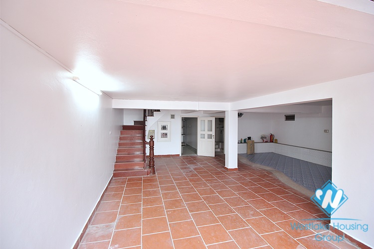 Lake view - House for rent in Tay Ho District